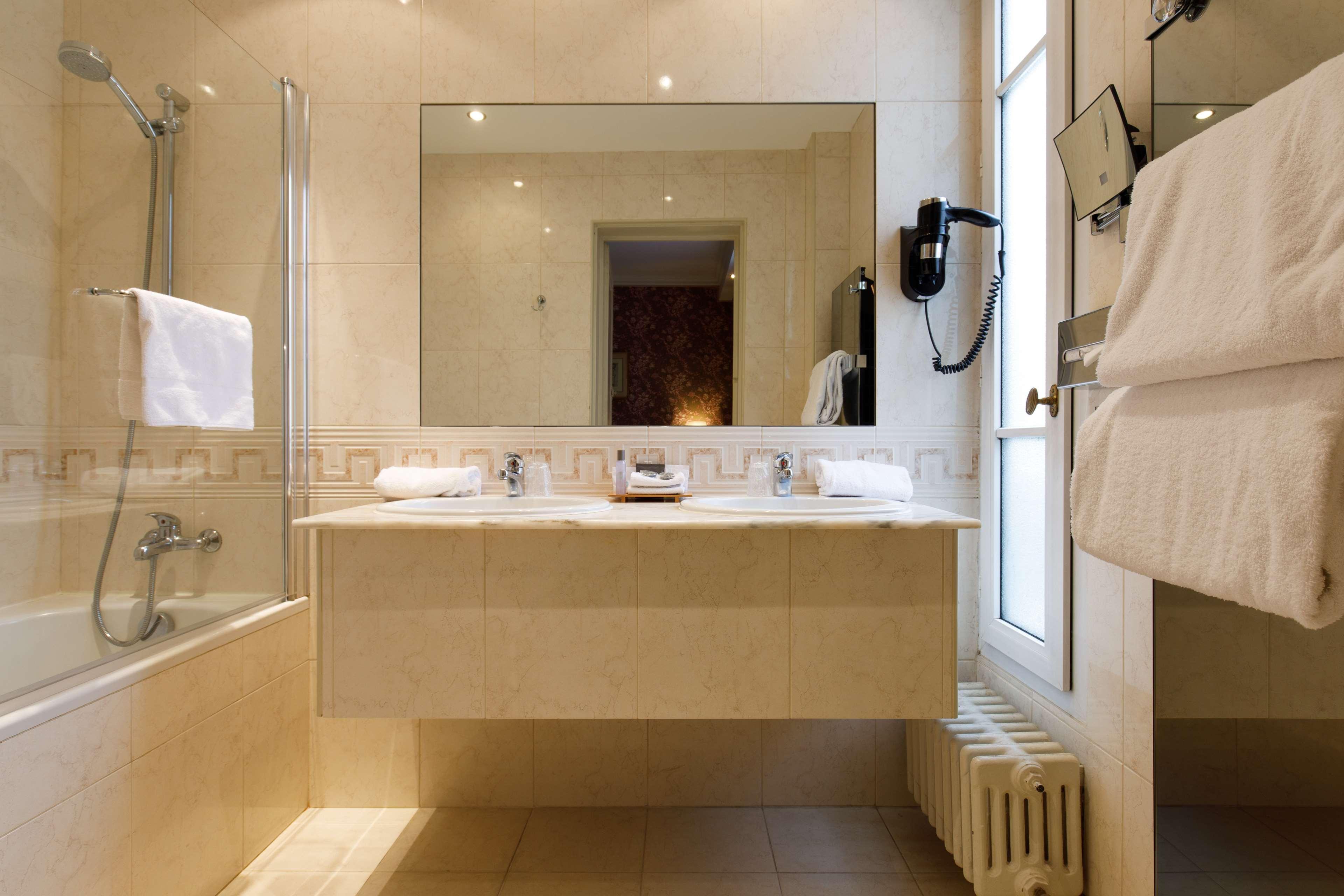 & Le Grand Monarque, Bw Premier Collection 4* Chartres