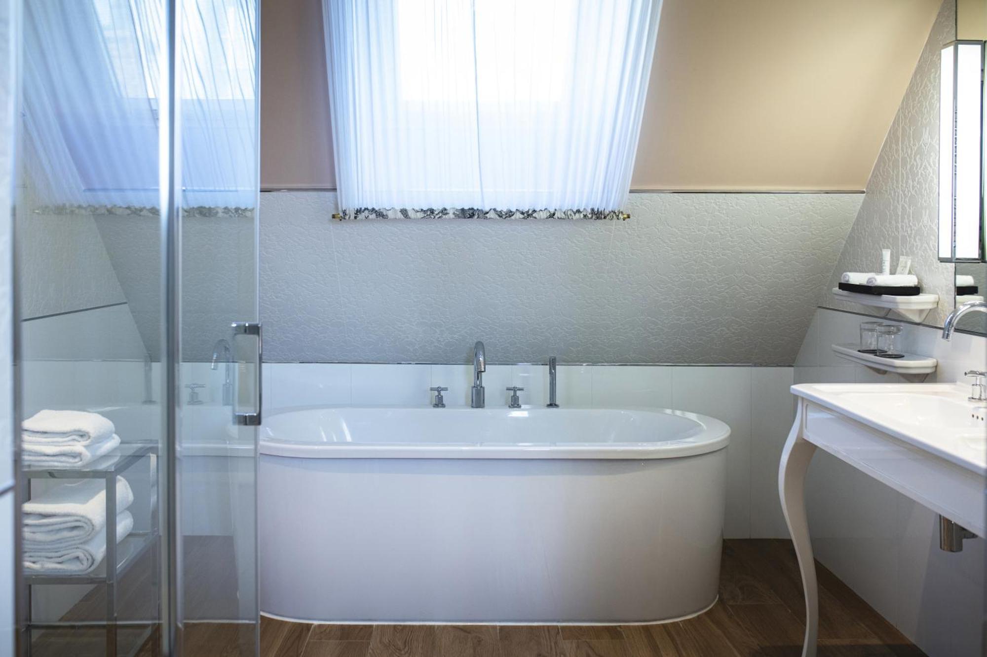 Hotel Western Premier Grand Monarque Hotel&spa 4*